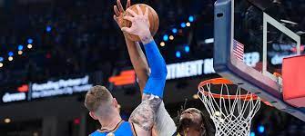 上海海港实现三连冠，申花亚军，梅州客队降级，亚冠表现不佳，山东泰山机会最大。